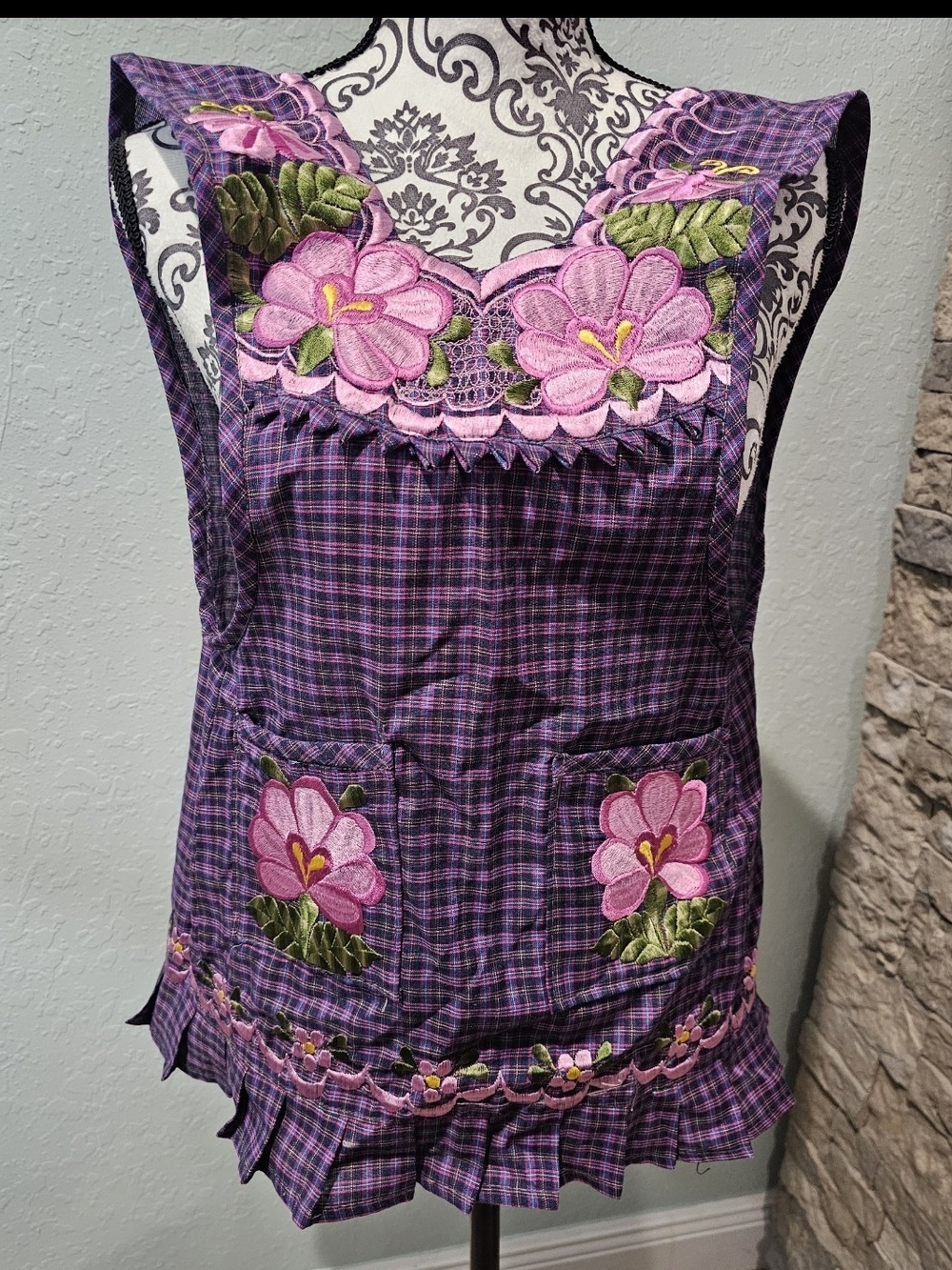 LITTLE GIRL’S EMBROIDERED PURPLE PLAID FLORAL APRON 🌸